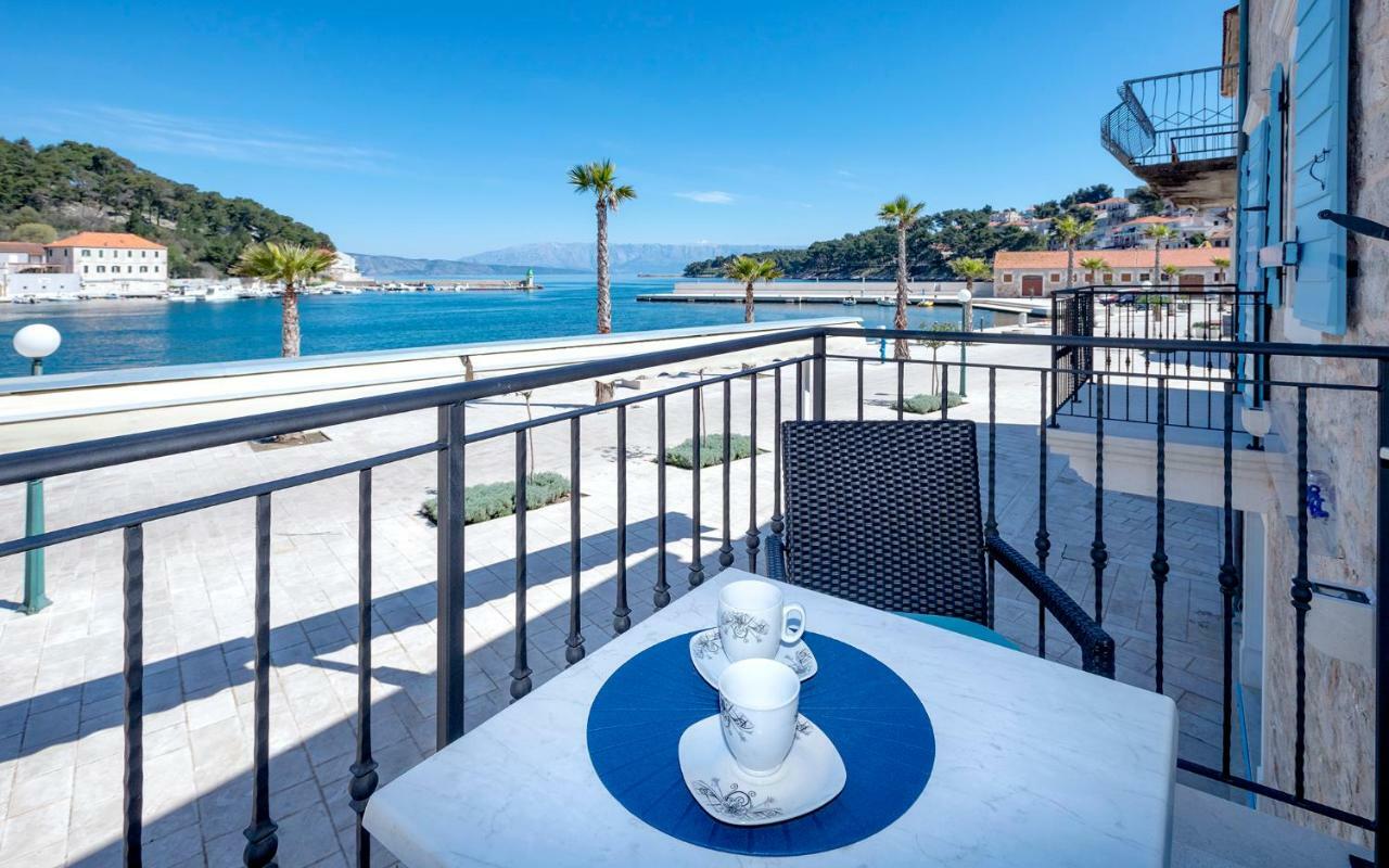 Villa Riva Jelsa  Ngoại thất bức ảnh